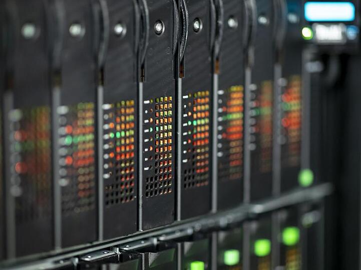 Die neuen Supercomputer wären in der Lage, in Echtzeit riesige Datenmengen zu verarbeiten. Symbolbild: Felix König/Archiv