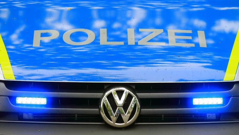 Ein Fahrzeug der Polizei ist im Einsatz. Foto: Jens Wolf/zb/dpa/Symbolbild Ein Fahrzeug der Polizei ist im Einsatz. Foto: Jens Wolf/zb/dpa/Symbolbild