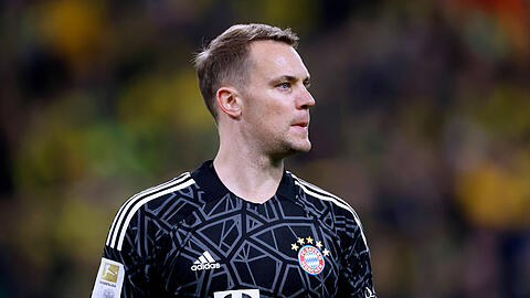 Die Schulter macht Probleme: Der FC Bayern wird Manuel Neuer im Champions-League-Spiel bei Viktoria Pilsen nicht einsetzen.