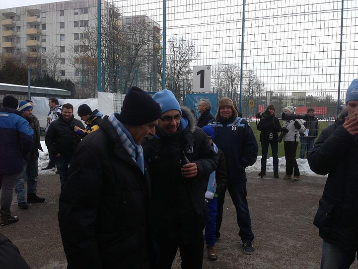Viele Löwen-Fans freuen sich auf die Rückrunde und lassen sich vom Wetter nicht abschrecken.