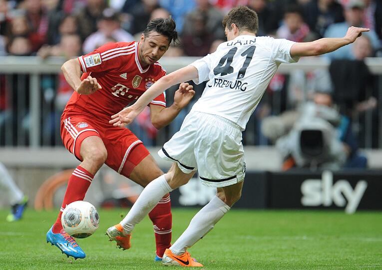 CLAUDIO PIZARRO - NOTE 3 - Durfte ran, weil Mandzukic gelbgesperrt fehlte. Klasse Hackentrick vorm 2:0, ansonsten ein bisschen hüftsteif. Bei 4:0 blitzte dann nochmal seine Klasse auf (3. Saisontor).