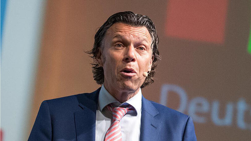 Urs Meier. Urs Meier.