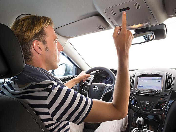 Per Tastendruck wird mit dem Serviceberater kommuniziert