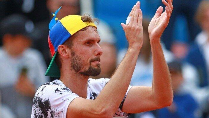Der etwas andere Tennis-Profi: Oscar Otte bei den BMW Open in München mit seiner Karlsson-vom-Dach-Kappe. Der etwas andere Tennis-Profi: Oscar Otte bei den BMW Open in München mit seiner Karlsson-vom-Dach-Kappe.
