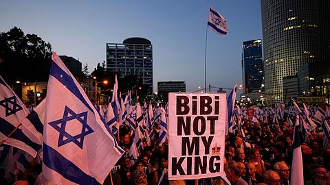 Israelis protestieren gegen die Pläne der Regierung von Premierminister Netanjahu, das Justizsystem zu reformieren.