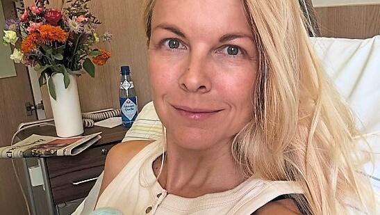 Dieses Foto aus dem Krankenhausbett teilt Tina Kaiser mit ihren Followern auf Instagram.