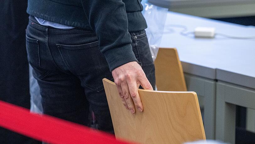 Der Prozess um eine vergiftete Champagner-Flasche in Weiden dauert l&auml;nger als bisher vorgesehen. (Archivbild)