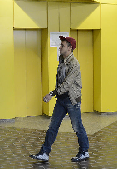 Designer-Schuhe, Designer-Jacke, Base-Cap: Rafinhas Outfit fürs Münchner Gericht.