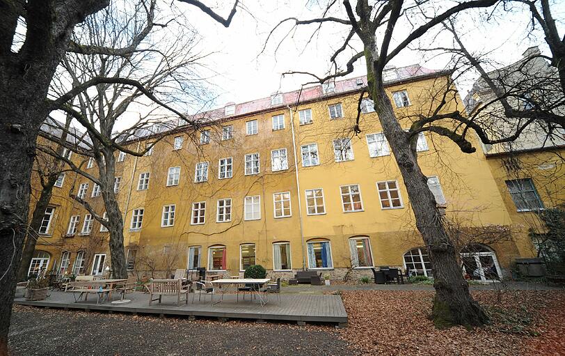 Im Sommer ein grünes Idyll mitten in der Altstadt, nur ein paar hundert Meter vom Marienplatz entfernt: der Radspielergarten zwischen Asamhof und Sendlinger Straße.