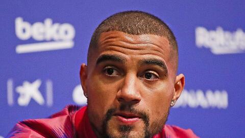Kevin-Prince Boateng spricht bei einer Pressekonferenz.