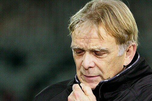 16 Jahre lang war Volker Finke Trainer in Freiburg. Geht er jetzt nach Japan?