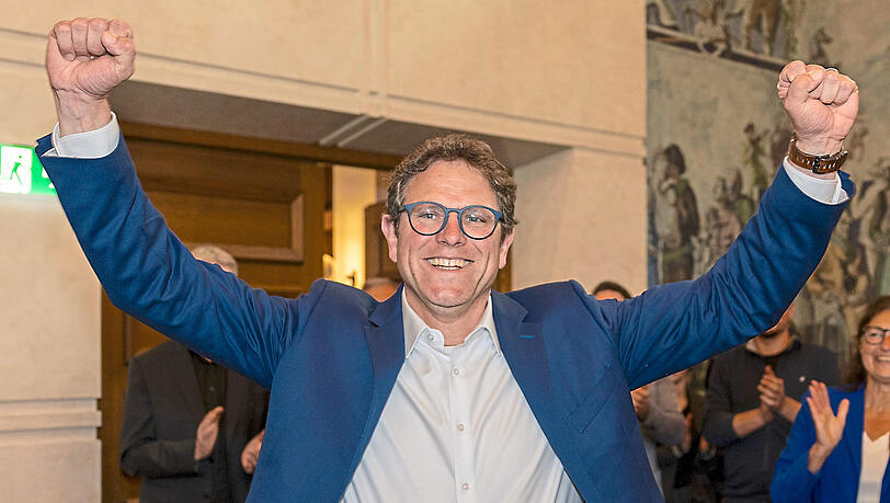 Martin Heilig (49) ist Diplom-Handelslehrer und Grünen-Politiker. Am 18. Mai ist er zum Oberbürgermeister in Würzburg gewählt worden. Zuvor war er seit 2020 zweiter hauptamtlicher Bürgermeister. Martin Heilig (49) ist Diplom-Handelslehrer und Grünen-Politiker. Am 18. Mai ist er zum Oberbürgermeister in Würzburg gewählt worden. Zuvor war er seit 2020 zweiter hauptamtlicher Bürgermeister.