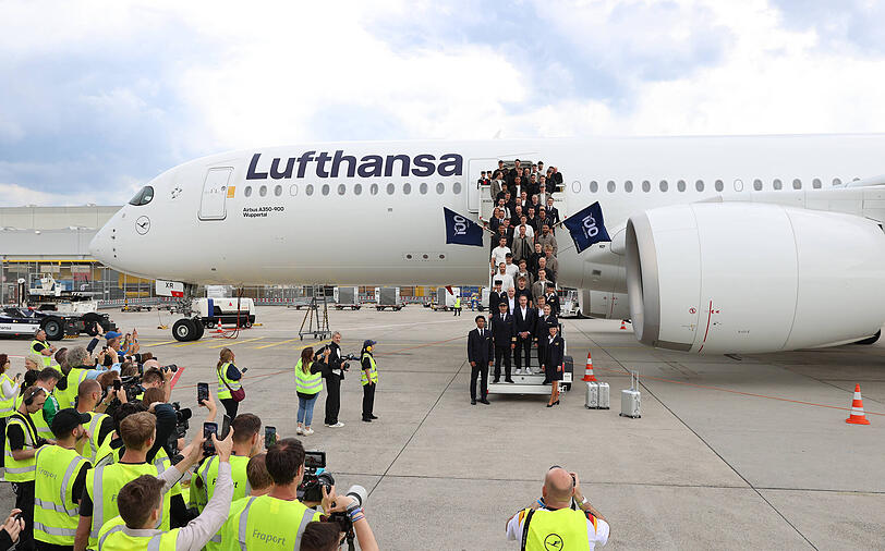 Die deutsche Mannschaft wird in Frankfurt verabschiedet. Die deutsche Mannschaft wird in Frankfurt verabschiedet.