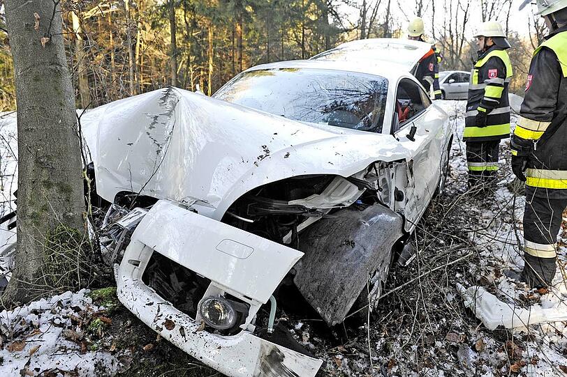 Der Unfall ereignete sich an derselben Stelle, an der am 15.11. bei einer fast identischen Kollision ein Fahrer starb.