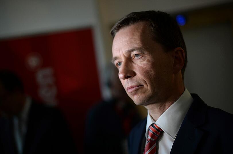 Gerüchten zufolge plant Parteichef Bernd Lucke seinen Austritt aus der AfD und bereitet die Gründung einer eigenen Partei vor.