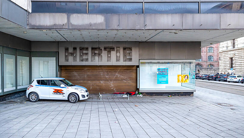 Dass am ehemaligen Karstadt-Areal zwischen Stachus und dem Münchner Hauptbahnhof Läden und Schaufenster leer stehen, ist weithin bekannt. Jetzt will die Stadt wissen: Wo noch in der Stadt beobachten Bürgerinnen und Bürger länger leer stehende Gewerberäume?