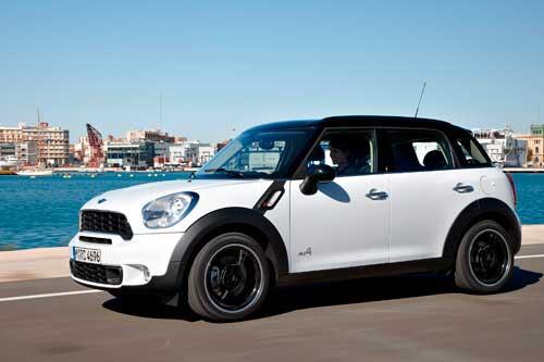 Bitte einsteigen! - Der Mini Countryman wartet auf die "Schöne Münchnerin"