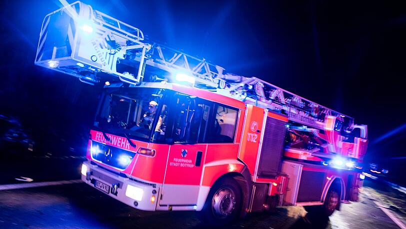 Die Feuerwehr konnte das "Lagerfeuer" schnell löschen. Die Feuerwehr konnte das "Lagerfeuer" schnell löschen.