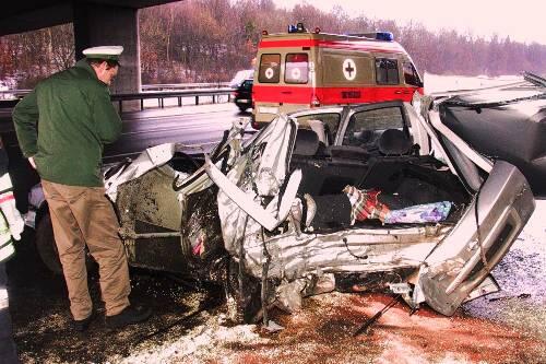 Schwerer Unfall an einer Autobahnbrücke: Solche Szenen werden im Internet immer beliebter.