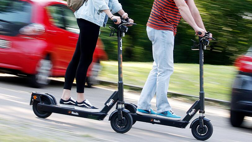 Münchens Oberbürgermeister Reiter schafft drei E-Scooter für das Rathaus an Münchens Oberbürgermeister Reiter schafft drei E-Scooter für das Rathaus an