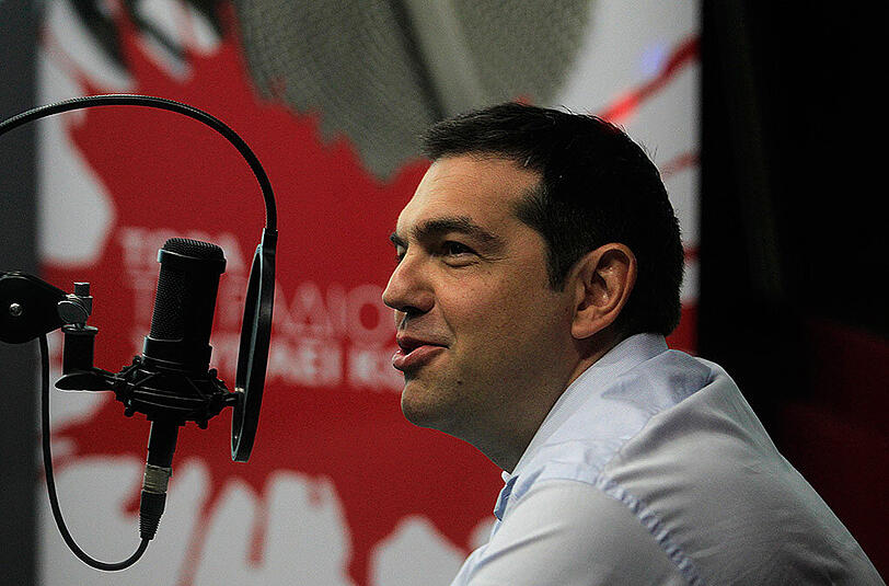 Im parteieigenen Radiosender "Sto Kokkino" dachte Alexis Tsipras laut über vorgezogene Neuwahlen nach.