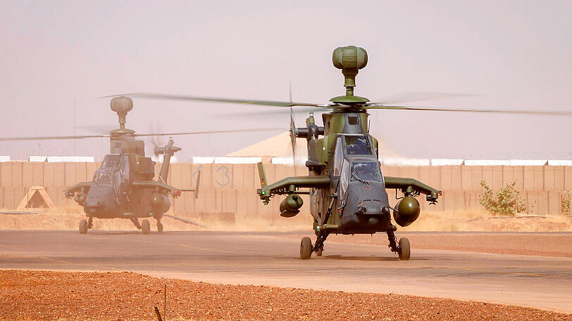 Zwei Kampfhubschrauber des Typs Tiger in Mali.