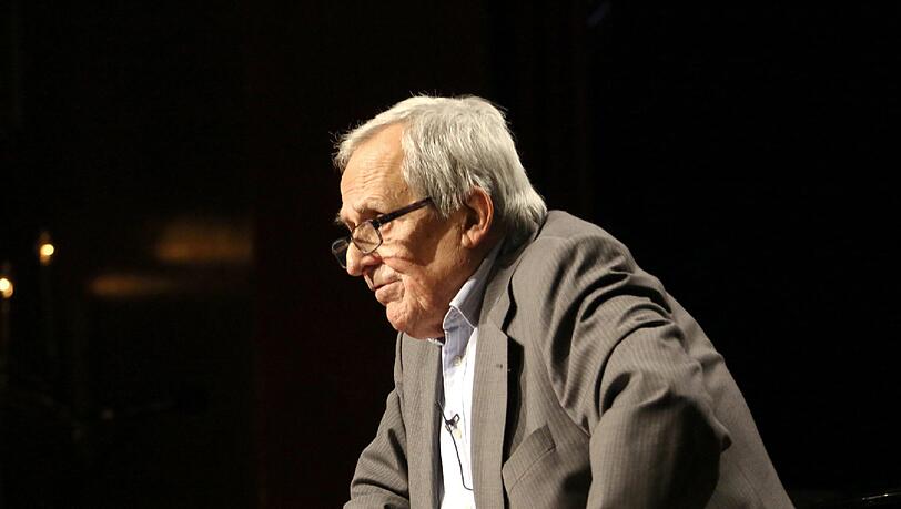 "Ich kann doch auch nichts dafür" heißt das aktuelle Programm von Dieter Hilderbrandt. Wegen Krankheit werden die Auftrittstermine in Ramersdorf-Perlach jetzt verschoben. "Ich kann doch auch nichts dafür" heißt das aktuelle Programm von Dieter Hilderbrandt. Wegen Krankheit werden die Auftrittstermine in Ramersdorf-Perlach jetzt verschoben.