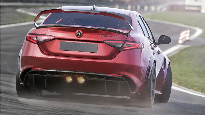 Querdynamikerin in voller Fahrt: die Giulia GTAm im Wohlfühl-Modus.