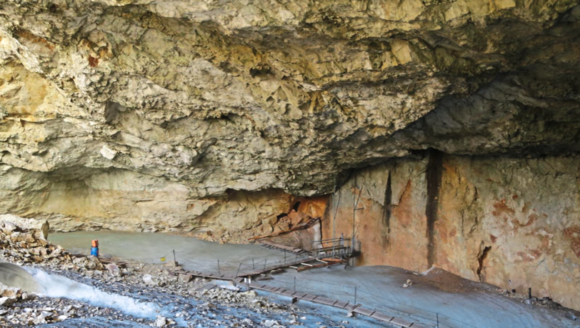 Der riesige Eingangsbereich der Eishöhle in Marktschellenberg.