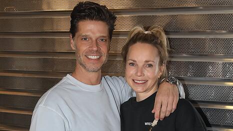 Schauspieler Stephen D&uuml;rr, hier mit Ehefrau Katharina, ist im Dschungelcamp 2026 dabei.