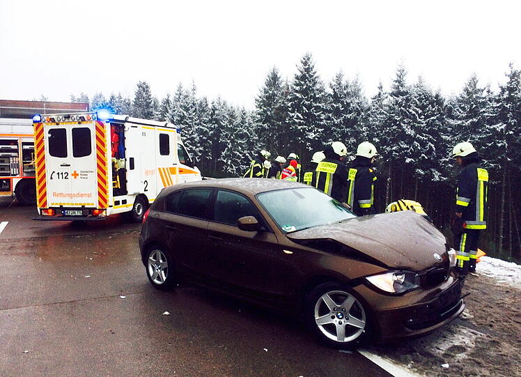 Bei dem schweren Reisebus-Unfall auf der A4 bei Bad Hersfeld sind vier Menschen gestorben. 40 weitere Insassen wurden verletzt.