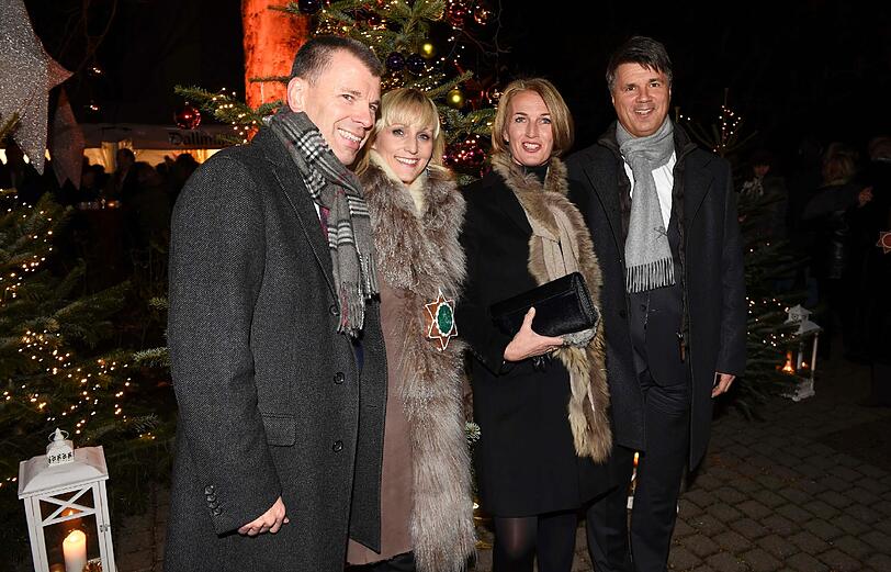 Peter Mey (Leiter der BMW Niederlassung München) mit Frau Candy Pomp und Harald Krüger (BMW Vorstandsvorsitzender) mit seiner Frau Martina