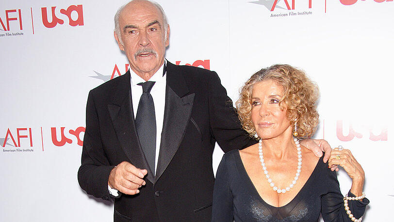 Nach Hurrikan "Dorian": Sir Sean Connery blieb mit Ehefrau Micheline Roquebrune unverletzt Nach Hurrikan "Dorian": Sir Sean Connery blieb mit Ehefrau Micheline Roquebrune unverletzt