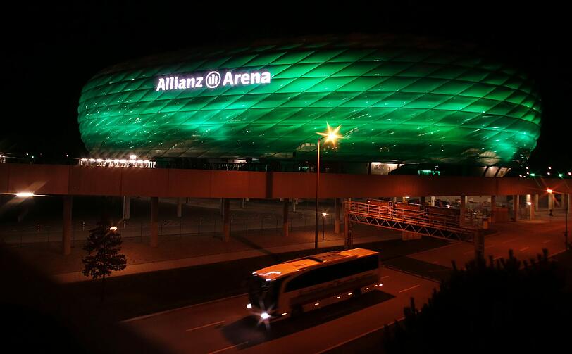 So haben wir sie noch nie gesehen: Die Allianz Arena ganz in grün! Weitere Bilder zum Durchklicken