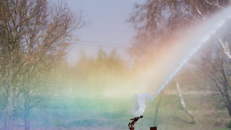 Ein Feld in der Region Hannover wird künstlich bewässert. Nach dem extrem trockenen Jahr 2018 ist auch jetzt schon wieder zu trocken für die Jahreszeit. Ein Feld in der Region Hannover wird künstlich bewässert. Nach dem extrem trockenen Jahr 2018 ist auch jetzt schon wieder zu trocken für die Jahreszeit.