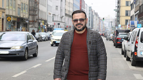 Frank Mansory, Chef der Trattoria Mia und des Sojo auf der Schwanthalerstraße. Hinter ihm: die Schwanthalerhöhe.