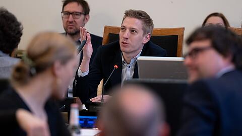 Dominik Krause, designierter M&uuml;nchner Oberb&uuml;rgermeister, sondiert m&ouml;gliche B&uuml;ndnisse im Rathaus. (Archivbild)