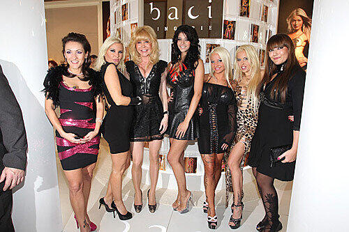 Porno-Stars und das Erotik-Model: Die Dame neben Micaela (rechts) ist übrigens Sexy Cora. Die Bekanntschaft der tätowierten Blondine hat Micaela schon im Big-Brother-Haus gemacht...