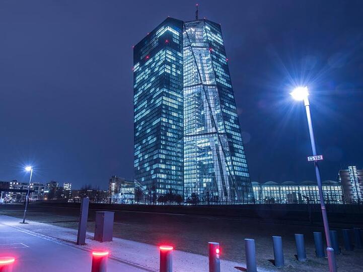 Die Europäische Zentralbank hatte unter ihrem Präsidenten Mario Draghi zwischen März 2015 und Ende 2018 rund 2,6 Billionen Euro in Staatsanleihen und andere Wertpapiere gesteckt.