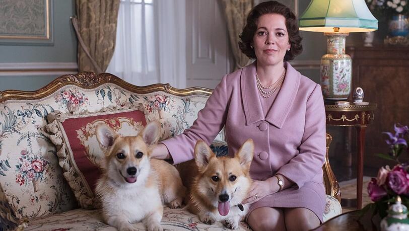 Olivia Colman wurde 2021 für "The Crown" mit einem Emmy Award als beste Hauptdarstellerin in einer Dramaserie ausgezeichnet. Olivia Colman wurde 2021 für "The Crown" mit einem Emmy Award als beste Hauptdarstellerin in einer Dramaserie ausgezeichnet.