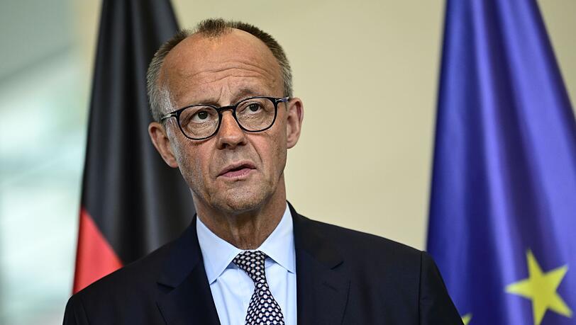 Bundeskanzler Merz hält den Verzicht auf einen Waffenstillstand in der Ukraine unter bestimmten Bedingungen für vertretbar. (Archivbild)