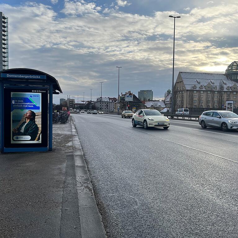 In der Nacht sei die Donnersbergerbr&uuml;cke ein Angstraum, sagt Baureferentin Jeanne-Marie Ehbauer. Sie will das &auml;ndern. Auch Fu&szlig;g&auml;nger sollen sich hier wohlf&uuml;hlen.