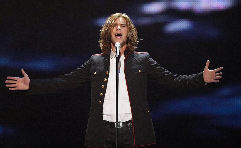 Amaury Vassili tritt mit einem korsischen Lied "Sognu" beim Eurovision Songcontest an. Wer Tenöre mag, dem könnte dieses Leid gefallen.