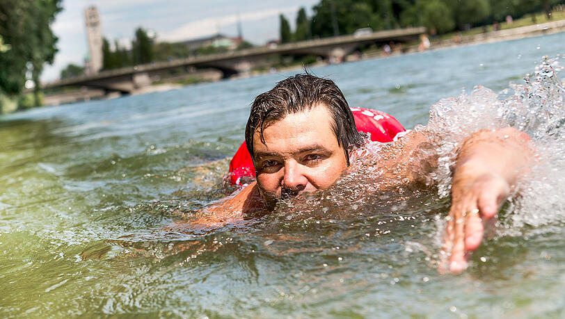 Benjamin David vom Verein Isarlust schwimmt im Sommer eh jeden Morgen zur Arbeit. Doch ist das eine Ordnungswidrigkeit. Noch.