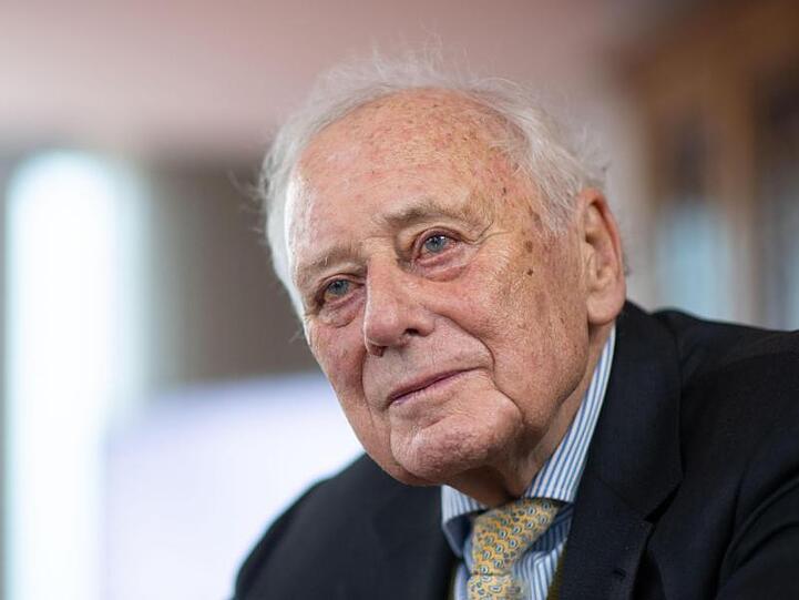 Reinhold Würth machte kurz nach dem Krieg in der väterlichen Firma eine Lehre - und führte das Unternehmen dann von 1954 an.