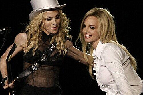 Knicks vor der Gastgeberin: Spears besuchte Madonna auf der Bühne.