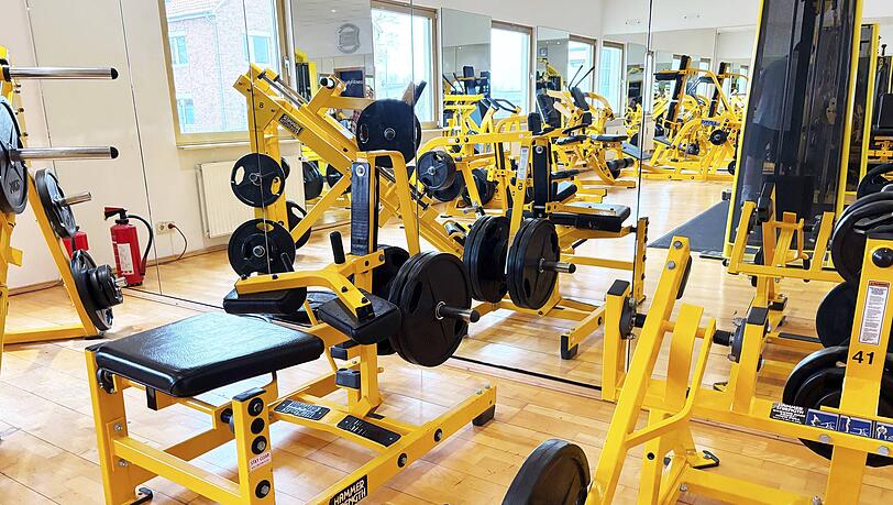 Wer Bauchfett verlieren möchte, ist im Fitnessstudio sicherlich nicht falsch. Wer Bauchfett verlieren möchte, ist im Fitnessstudio sicherlich nicht falsch.