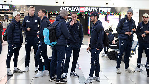 Sind am Morgen am M&uuml;nchner Flughafen gelandet: Die L&ouml;wen um Kevin Volland.