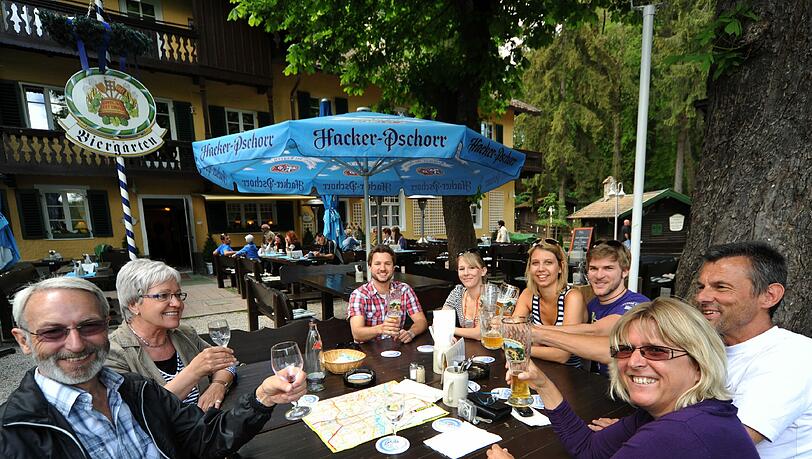 Gemütliche Runde: Der Biergarten m Gasthof Hinterbrühl am See erinnert an eine dörfliche Idylle.