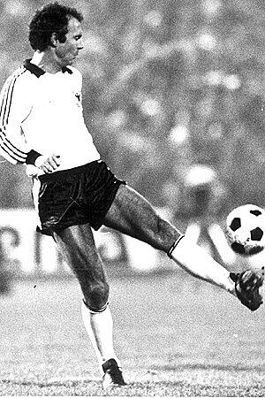 Neben vier Eigentoren erzielte der Kaiser in 396 Spielen auch 44 Bundesligatore für die Bayern.